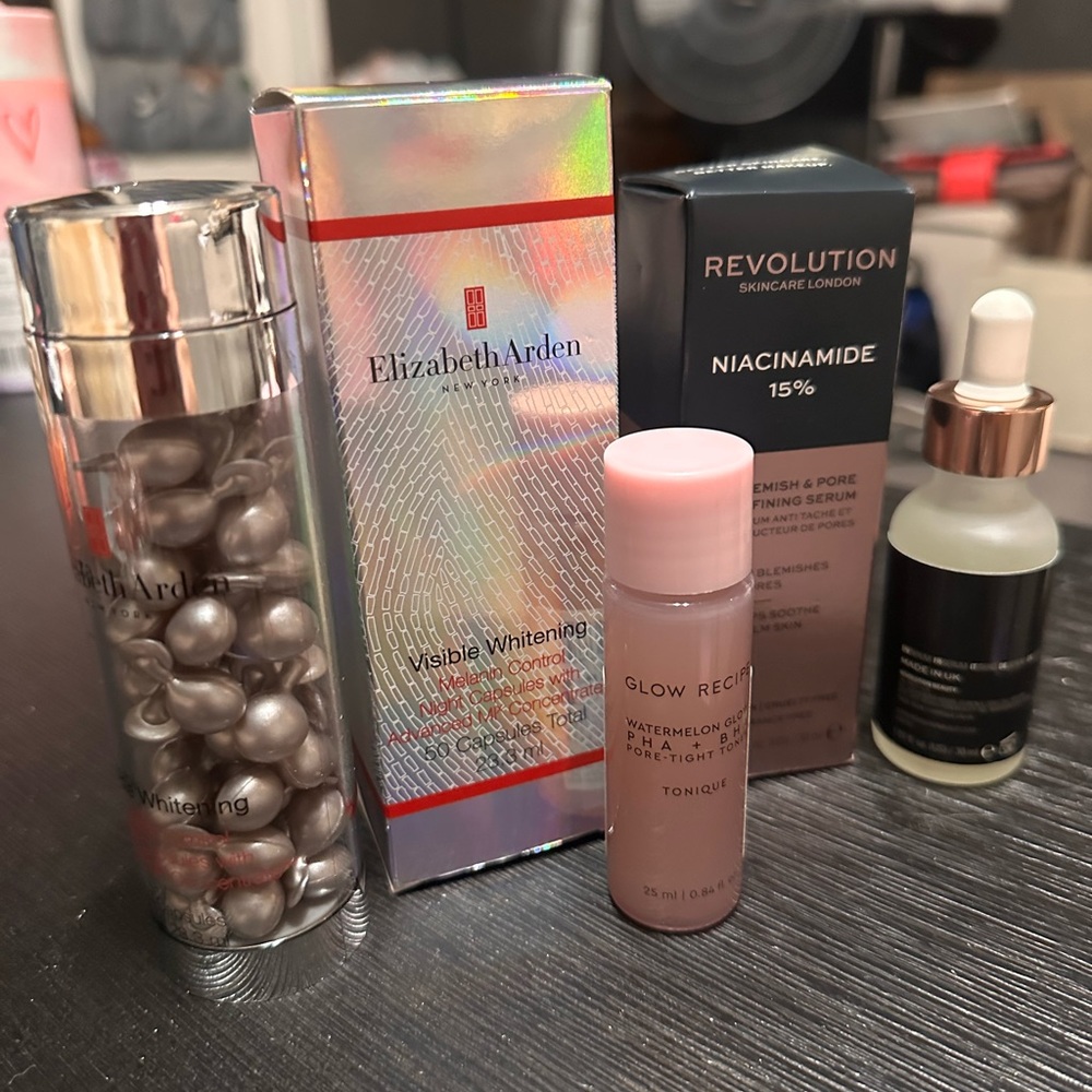 Elizabeth Arden Visible Whitening Primer with Silver Capsules & Nicinamide